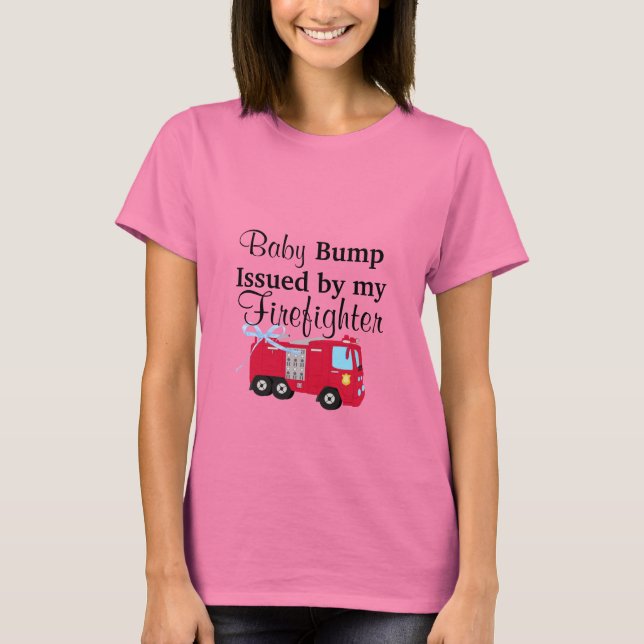 Baby-Bump, ausgegeben von meinem Firefighter-Mater T-Shirt (Vorderseite)