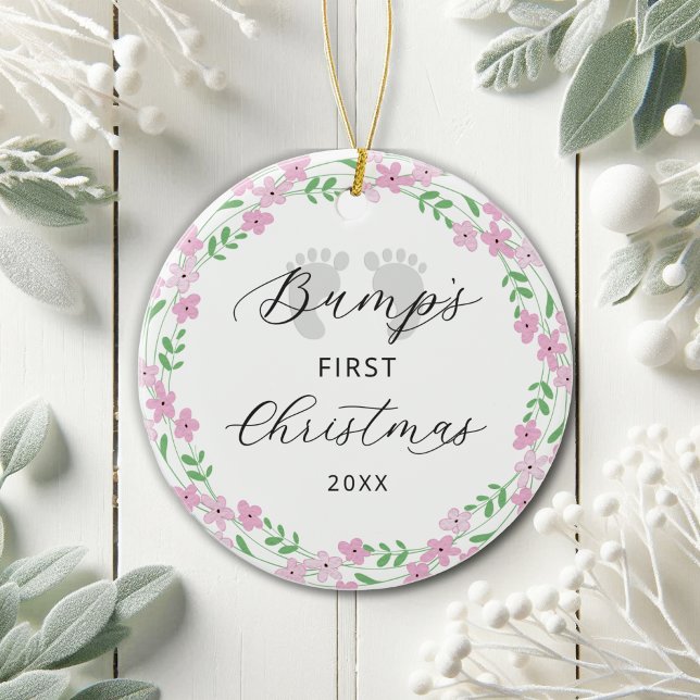 Baby Bump's First Christmas Pink Floral Holiday Keramik Ornament (Von Creator hochgeladen)