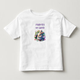 Baby Bunny unter den farbenfrohen Frühlingsblumen  Kleinkind T-shirt
