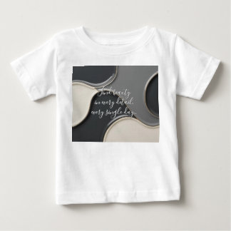Baby Classic T - Shirt in stilvoller Grafik