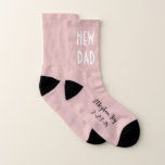 BABY & CO New Dad Es ist ein Girl Shower Gastgesch Socken<br><div class="desc">Sag es mit Liebe!  Das perfekte Geschenk für die Babydusche,  der neue Vater wird Liebe erhalten diese Socken von Ihnen.  Diese Socken sind in jeder Farbe erhältlich und passen perfekt zu Ihrem Babygeschlecht.  Suchen Sie weitere lustige Ideen aus der BABY & CO. Kollektion.</div>