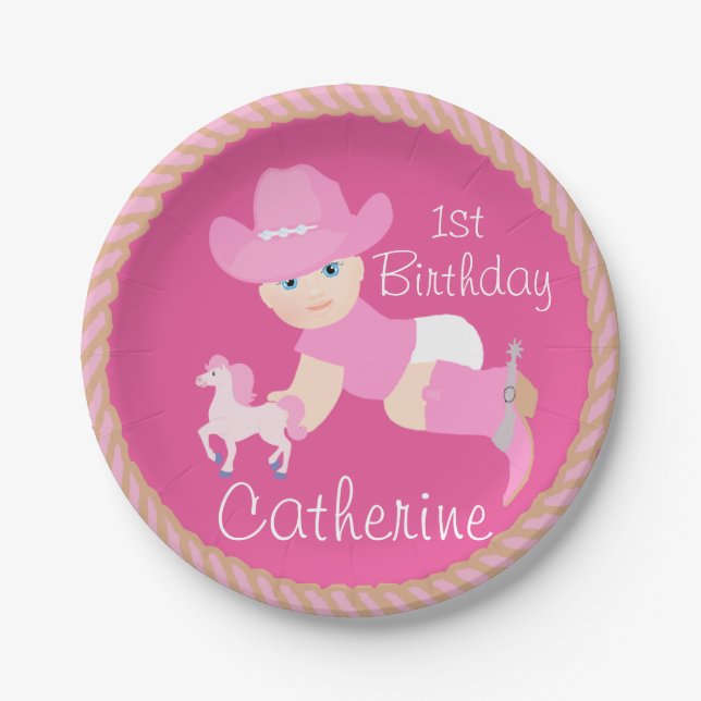 Baby Cowgirl mit rosa Hut und Stiefeln zum Geburts Pappteller (Vorderseite)