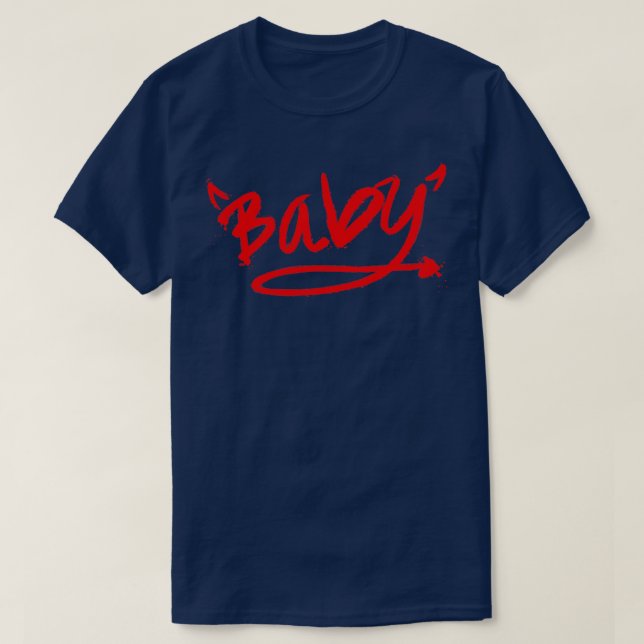 Baby Devil Horn Schwanz Typografie Graffiti Spray  T-Shirt (Design vorne)