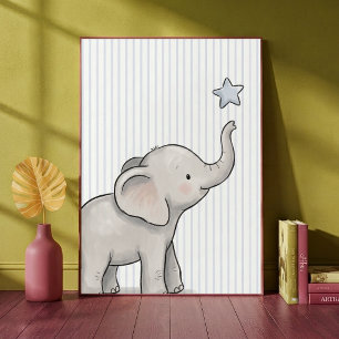 Baby-Elefant greift nach Stern Blau gestreifte Kra Poster