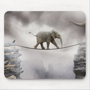 Baby-Elefant-Wege das Drahtseil Mousepad