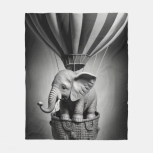 Baby Elephant in einem Heißluftballon Fleecedecke