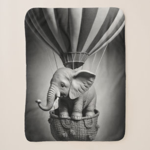 Baby Elephant in einem Heißluftballon Sherpadecke