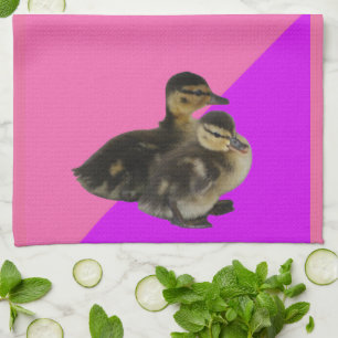 Baby-Enten auf rosa Himbeere und violetter Sorbet Geschirrtuch