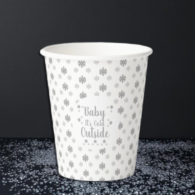 Baby Es ist kalt draußen Pappbecher (Von Creator hochgeladen)