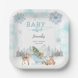 Baby Es ist kaltes Winterwald Außendusche. Pappteller