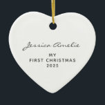 Baby First Christmas 2024 Personalisiertes Weißes  Keramik Ornament<br><div class="desc">Feiern Sie das erste Weihnachtsfest Ihres Babys mit diesem herzförmigen modernen minimalistischen Typografie-Ornament in klassischem Weiß, personalisiert mit dem Namen und dem Foto Ihres Kindes. Dieses maßgeschneiderte Ornament eignet sich perfekt zum Gedenken an diesen besonderen Meilenstein und macht einen durchdachten Sake und eine tolle Geschenkidee für neue Eltern. Ideal für...</div>