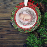 Baby First Christmas Foto Heiligenkranz Ornament<br><div class="desc">Baby First Weihnachten Foto heiligen Kranz Ornament. Sie können Ihre eigenen Fotos und Namen hinzufügen,  um die Verzierung zu personalisieren.</div>