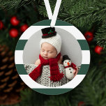 Baby First Christmas Modernes Green Strips Foto Ornament<br><div class="desc">Dieses stilvolle zweiseitige Foto-Sake-Ornament besticht durch ein neugeborenes Foto,  das von einem Jäger gerahmt ist. Auf der Rückseite des Ornaments befindet sich die Formulierung "Mein erstes Weihnachten" mit Schneeflocken-Akzent und Sondertext für den vollständigen Namen und das Jahr des Babys.</div>