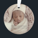 Baby First Christmas Modernes Minimalistisches Fot Ornament<br><div class="desc">Design setzt sich aus Spaß und spielerischer Typografie mit Sans Serif und Serif Schriftart. Fügen Sie ein benutzerdefiniertes Foto Ihres Babys hinzu,  oder ändern Sie den Foto-Filter.</div>