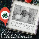 Baby First Christmas Modernes Minimalistisches Fot Ornament Aus Metall<br><div class="desc">Design setzt sich aus lustiger und spielerischer Typografie mit Sans Serif und Serif Schriftart zusammen. Fügen Sie ein benutzerdefiniertes Foto Ihres Babys hinzu,  oder ändern Sie den Foto-Filter.</div>