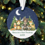 Baby First Christmas Wasserfarbenwaldtiere Ornament<br><div class="desc">Die erste Weihnachtssaison in Watercolor Woodland Animals Forest Animals Pine Trees Moon,  Starry Sky und Snow Ornament . Zu den Kleinkindern zählen Bären,  Hirsch,  Elch,  Raccoon,  Kaninchen,  Fox und Eule mit Waldgrün. Name hinzufügen.</div>