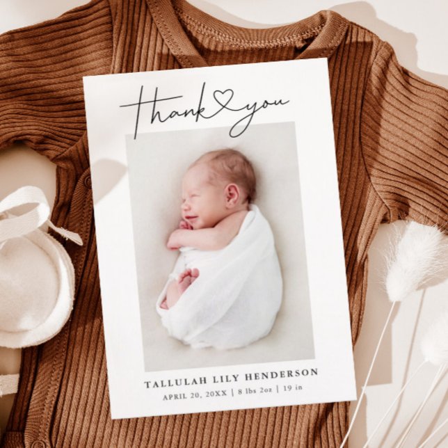 Baby Foto Vielen Dank Herz Modern Birth Ankündigungspostkarte (Von Creator hochgeladen)