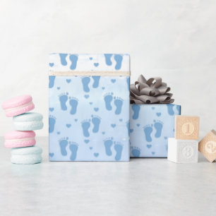 Baby-Fußabdrücke und Herzen auf Wasserfarben-Desig Geschenkpapier