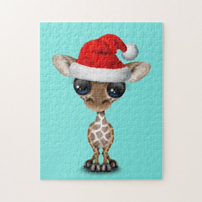 Baby-Giraffe, die eine Weihnachtsmannmütze trägt (Vertikal)