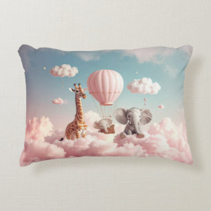 Baby Giraffe mit all seinen Freunden Dekokissen