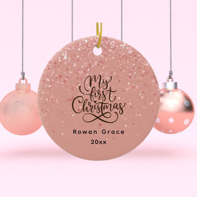 Baby Girl First Christmas Individuelle Name Pink M Keramik Ornament (Von Creator hochgeladen)