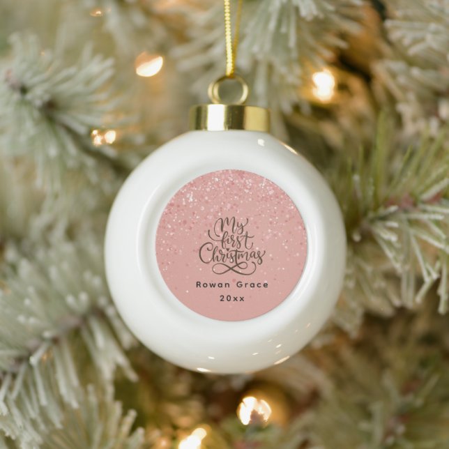 Baby Girl First Christmas Pink Individuelle Name Keramik Kugel-Ornament (Baum)