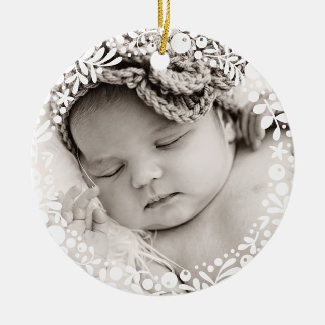 Baby Girl First Christmas White Berry Wreath Pink Keramik Ornament (Vorne)
