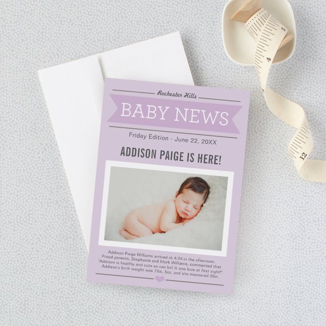 Baby Girl News Modernes Lila Foto Birth Ankündigung (Von Creator hochgeladen)