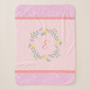 Baby Girl Pastel Pink und Lavender Floral Monogram Sherpadecke