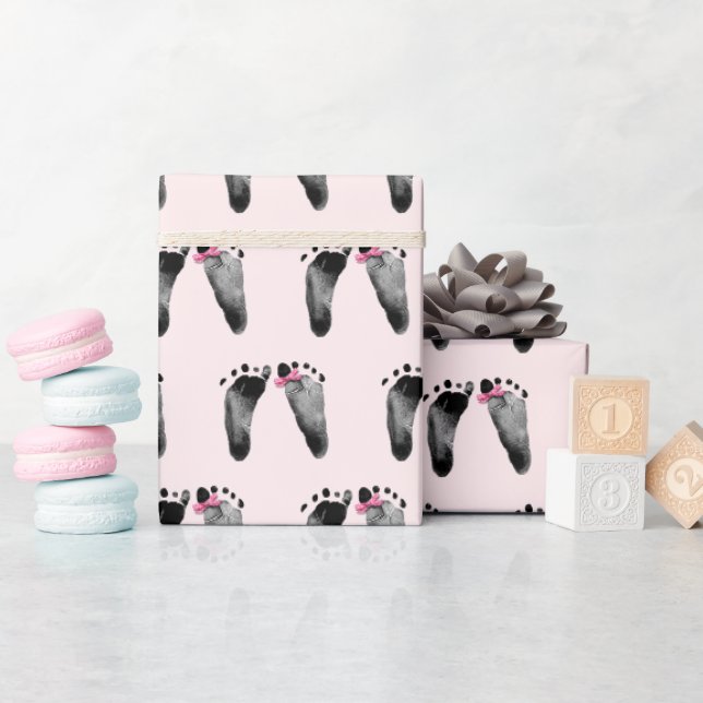 Baby Girl with Bow Footprints Wrapping Paper Geschenkpapier (Babyparty)