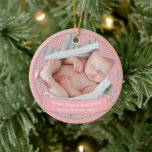 Baby Girl's First Christmas Foto | Rosa Keramikornament<br><div class="desc">Fügen Sie Ihrem Baby das eigene Foto hinzu, um dieses weiche, rosa und silberne Urlaubssaal zu gestalten. Sie können ihren hübschen Namen und unter diesem Typ in den Meilenstein Weihnachtsfeiertag, den sie feiert; Erstens, zweitens, drittens, viertes etc. Dann bewerben Sie sich das aktuelle Jahr und Sie sind alle fertig! Feiern...</div>
