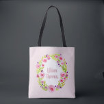 Baby Girl's Pink Watercolor Blume Wreath and Name Tasche<br><div class="desc">Diese wunderschöne Tasche ist mit einem eleganten Aquarell in Rosa Blume-Kranz ausgestattet und bietet Platz für Sie,  den Vor- und Nachnamen Ihres Babys in einem hübschen Schriftart zu schreiben. Ein perfektes Geschenk für Ihr niedliches kleines Mädchen oder für ihre neue Mama,  um als Windbeutel zu benutzen.</div>