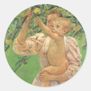 Baby greift nach einem Apfel von Mary Cassatt Runder Aufkleber