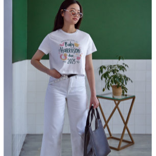 Baby Harrison Due 2025   Adorable Schwangerschaft T-Shirt