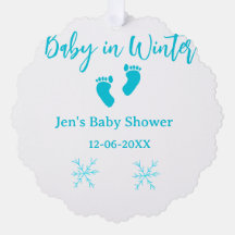 Baby im Winter duschen blaue Babyfüße Schneeflocke