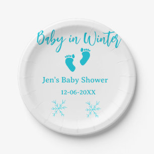 Baby im Winter duschen blaue Babyfüße Schneeflocke Pappteller