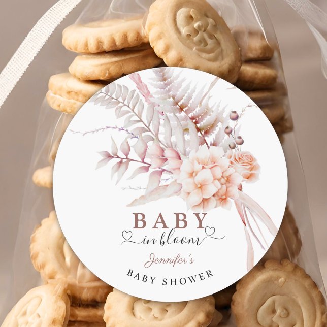 Baby in Bloom | Beige Spring Floral Baby Dusche Runder Aufkleber (Von Creator hochgeladen)