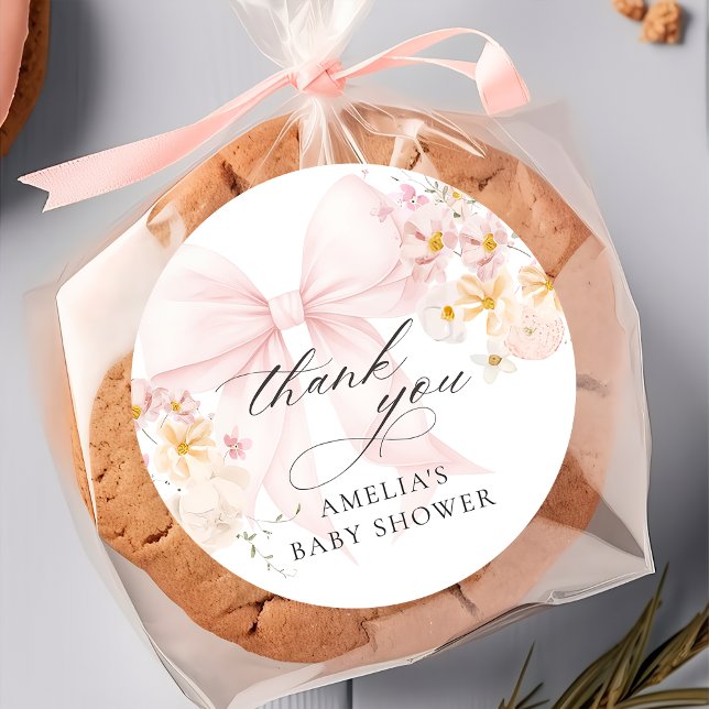 Baby in Bloom Pink Bow Babyaufkleber Runder Aufkleber (Von Creator hochgeladen)