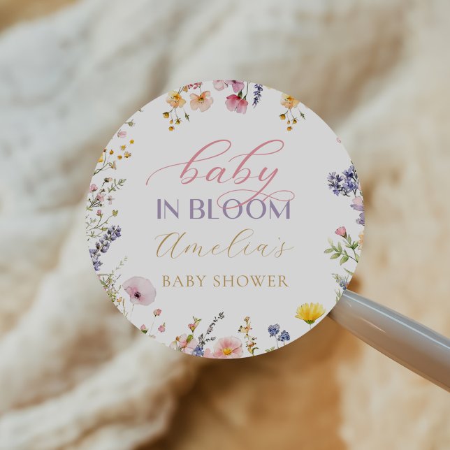 Baby in Bloom Wildblume Babyaufkleber Runder Aufkleber (Von Creator hochgeladen)