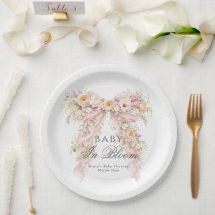 Baby in Blüten Florales Mädchen-Baby-Shower Pappteller