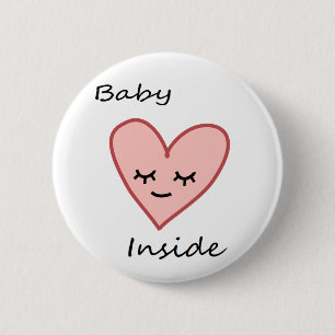Baby innerhalb des Herz-Knopf-schwangere Button