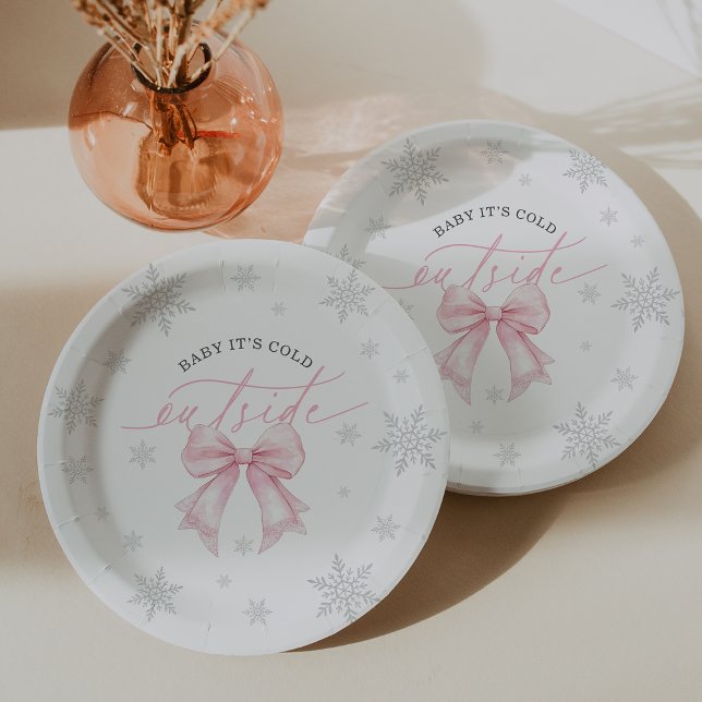 Baby It’s Cold Outside Pink Bow Winter Baby Shower Pappteller (Baby It’s Cold Outside Pink Bow Winter Baby Shower Paper Plates)