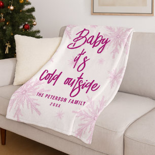 Baby It's Cold Outside Rosa Schneeflocken Schrift Fleecedecke