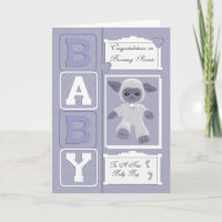 Baby-Junge gratulieren kleinen Schafen