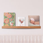 Baby Keepake Pink Roses Monogram Foto Bilderleiste<br><div class="desc">Dieses wunderschöne Set von Vorlagen mit neugeborenen Babythemen beinhaltet ein personalisiertes Monogramm auf einem rosa Aquarellrosen-Kunstwerk, personalisierte Name- und Geburtsdaten sowie ein Babyschaubild. Süß, mädchenhaft und elegant, ist diese Bildausbreitung perfekt für diesen leeren Raum auf Ihrem neuen Kinderzimmer Wand (oder an Oma zu senden, weil Sie wissen, dass sie es...</div>