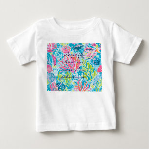 Baby klassisches T-Shirt in stilvoller Grafik