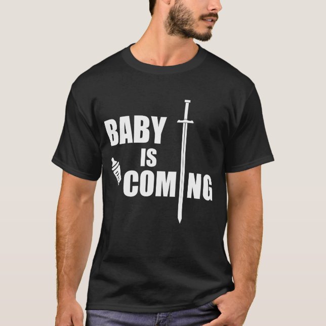 Baby kommt ein lustiges Geschenk für Vater T-Shirt (Vorderseite)