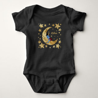 Baby Krishna slapend op de maan tussen de sterren. Baby Strampler
