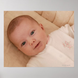 Baby liegend poster