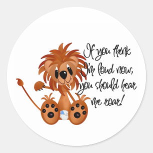 Baby-Löwe hören mich, T-Shirts und Geschenke zu Runder Aufkleber